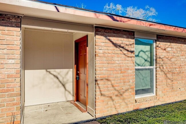 8113 Jefferson Park Dr in Baton Rouge, LA - Foto de edificio - Building Photo