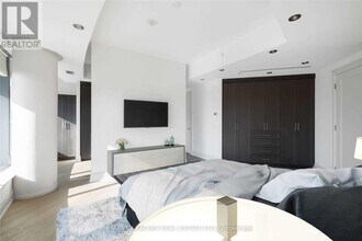 77-577 Charles St W in Toronto, ON - Building Photo - Building Photo