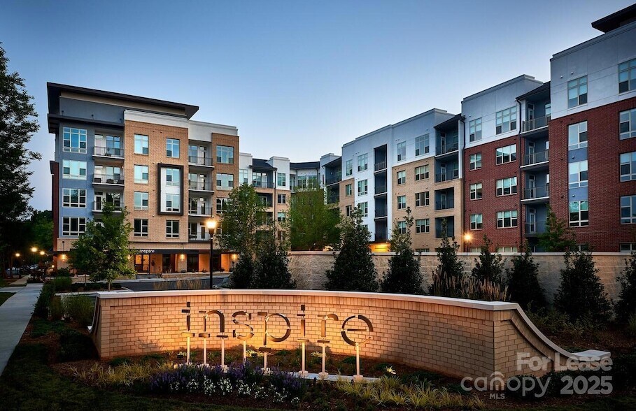 345 Sharon Twp Ln, Unit C4 in Charlotte, NC - Foto de edificio