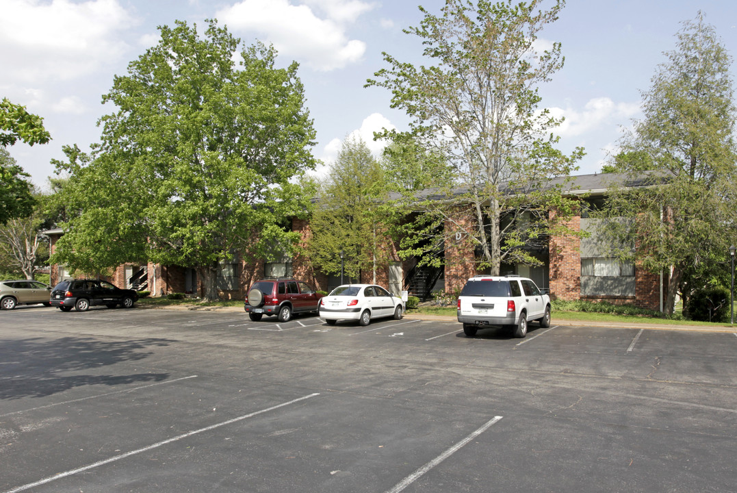 McMurray Manor Apartments in Nashville, TN - Building Photo