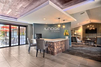 Lodge at Madrona Ridge in Tacoma, WA - Foto de edificio - Building Photo