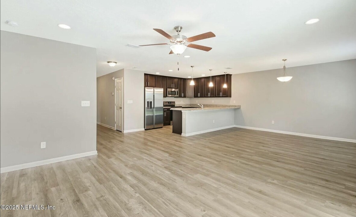 4649 Woolman Ave in Jacksonville, FL - Foto de edificio