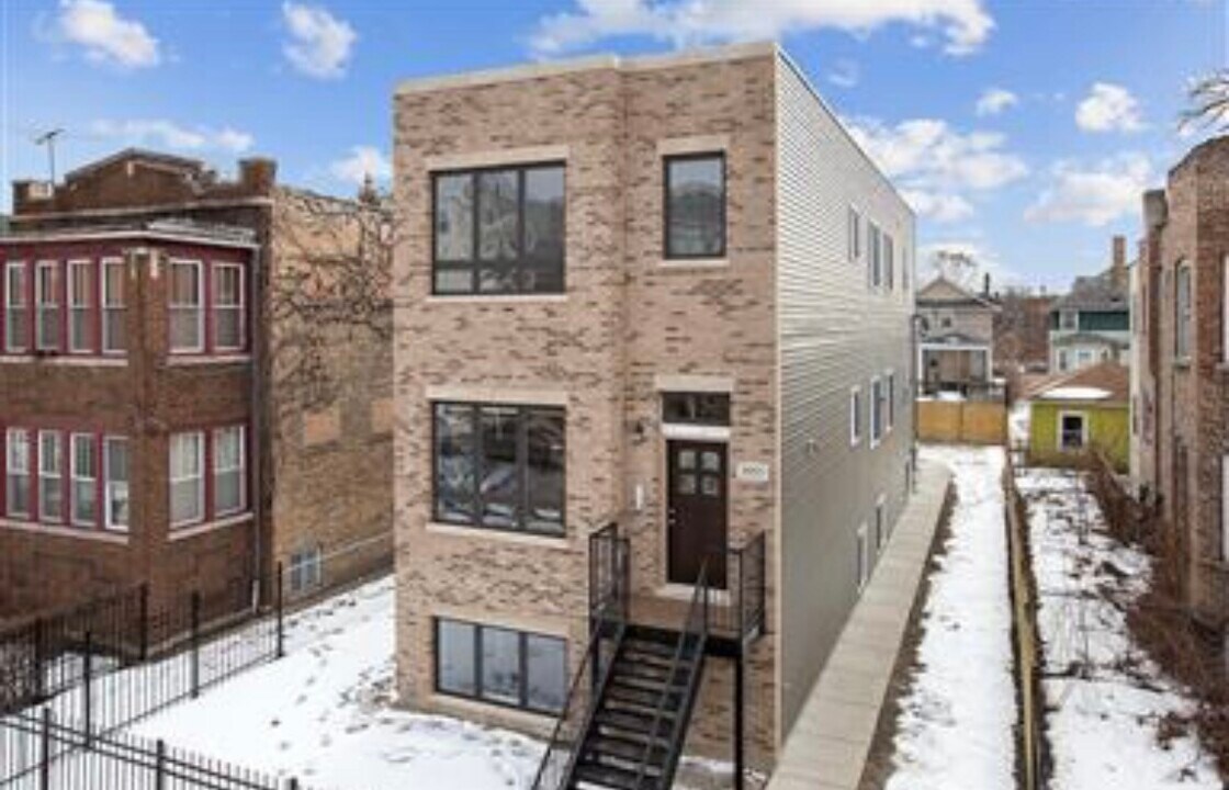 5955 W Superior St in Chicago, IL - Building Photo