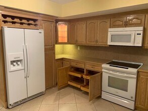 8985 SW 149th Ter in Palmetto Bay, FL - Building Photo - Building Photo