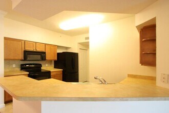 9833 Baywinds Blvd-Unit -7203 in West Palm Beach, FL - Foto de edificio - Building Photo