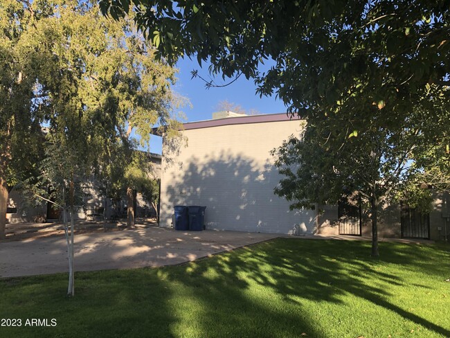 2019 S Granada Dr in Tempe, AZ - Building Photo - Building Photo