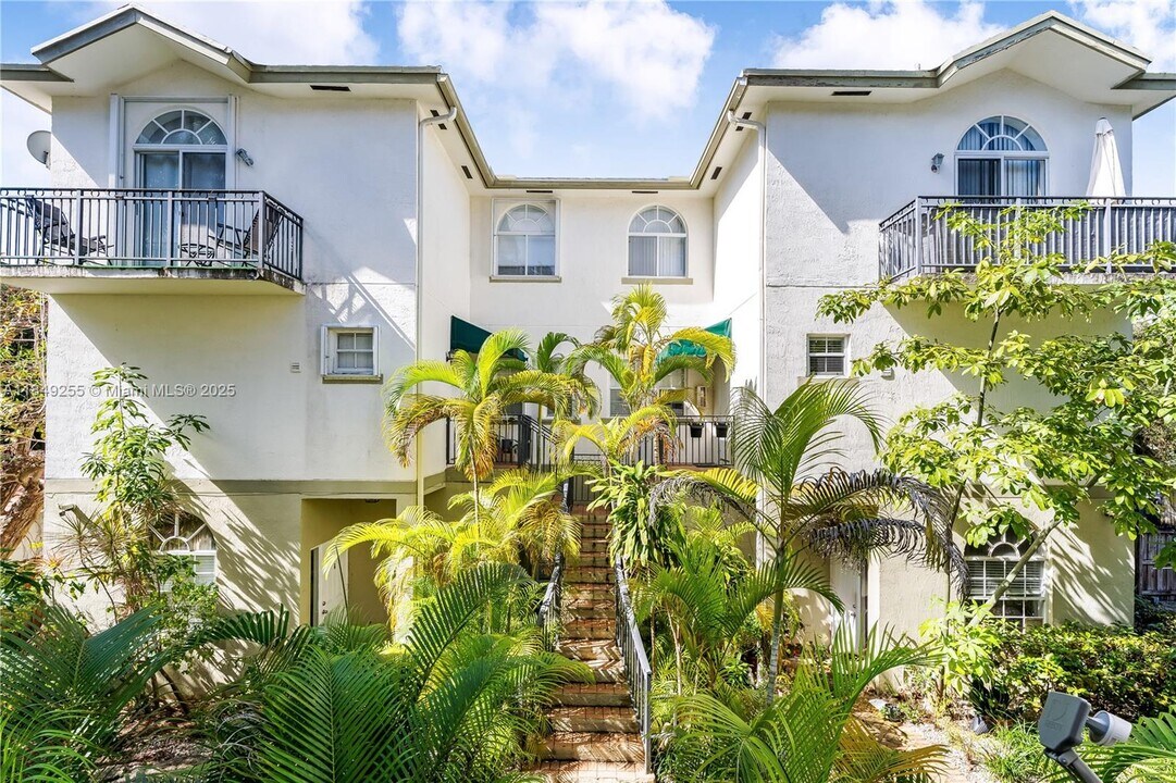 2850 Coconut Ave in Miami, FL - Building Photo