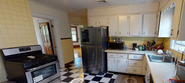 193 Cypress St, Unit 3 in Brookline, MA - Building Photo - Building Photo