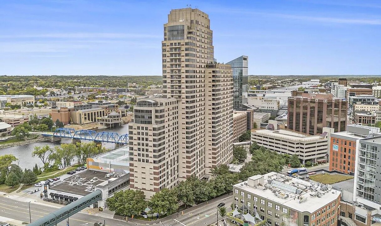 112 Campau Cir NW in Grand Rapids, MI - Building Photo