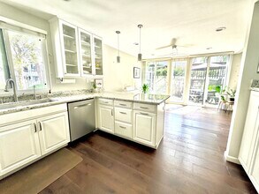 675 S Sierra Ave in Solana Beach, CA - Building Photo - Building Photo