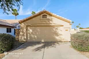 15850 N 32nd Way in Phoenix, AZ - Building Photo