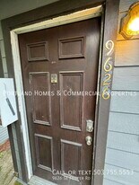 9626 SE Foster Rd in Portland, OR - Building Photo