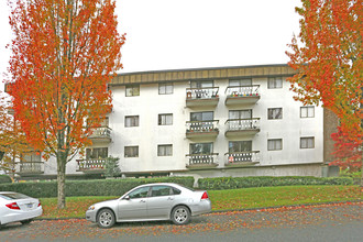 4330 Maywood St in Burnaby, BC - Building Photo - Building Photo