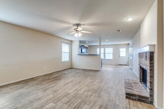 325 Chalkstone Dr in Fort Worth, TX - Building Photo - Building Photo