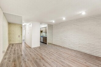 1060 S Parker Rd in Denver, CO - Building Photo - Building Photo