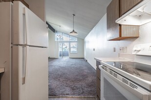 City living with views and walkable access... in Bellevue, WA - Building Photo - Interior Photo