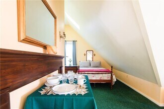 54 Malbone Rd in Newport, RI - Building Photo - Building Photo