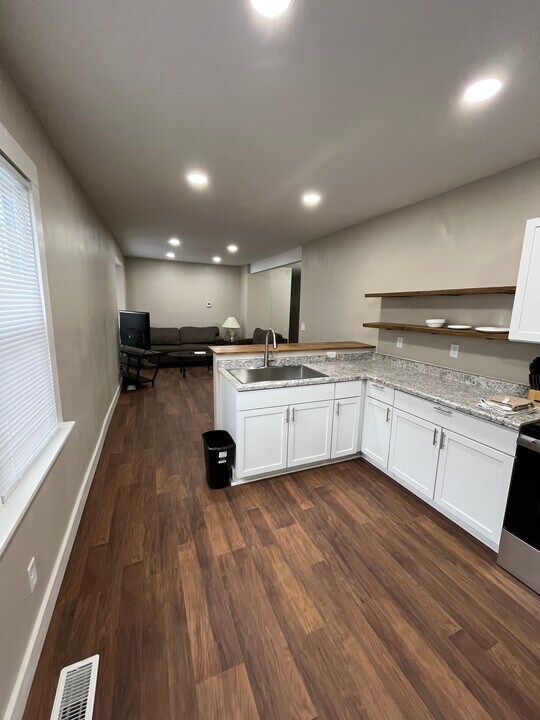 810 E 8th St, Unit #1 - Ground Floor in Muscatine, IA - Foto de edificio