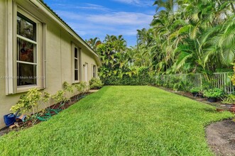 1623 Victoria Pointe Ln in Weston, FL - Building Photo - Building Photo