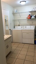 1102 Greentree Ct, Unit E in Tallahassee, FL - Foto de edificio - Building Photo