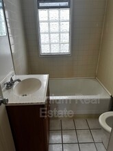 15251 Maplewood Ave in Eastpointe, MI - Foto de edificio - Building Photo