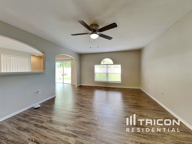 3013 Whispering Trails Dr in Winter Haven, FL - Building Photo - Building Photo