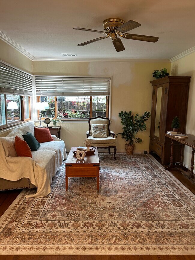 3463 Page St in Redwood City, CA - Foto de edificio - Building Photo