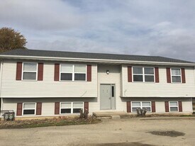 1413 Dakota Dr in Ottawa, IL - Building Photo