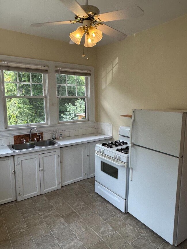 1533 W Northwest Blvd in Winston-Salem, NC - Building Photo - Building Photo
