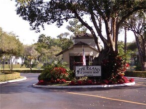 2215 Cypress Island Dr, Unit Cypress Bend in Pompano Beach, FL - Building Photo - Building Photo