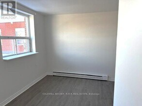 357 Wilson Rd S in Oshawa, ON - Building Photo - Building Photo