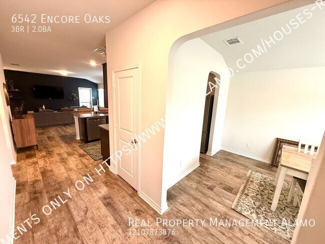 6542 Encore Oaks in San Antonio, TX - Foto de edificio - Building Photo