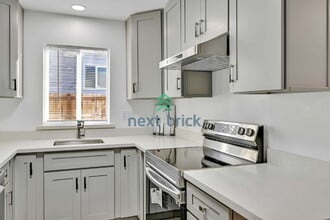 13223 4th Ave SW in Burien, WA - Foto de edificio - Building Photo