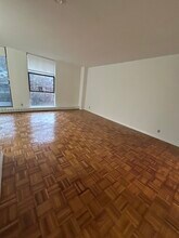 16 Gardner Rd, Unit 1E in Brookline, MA - Building Photo - Building Photo