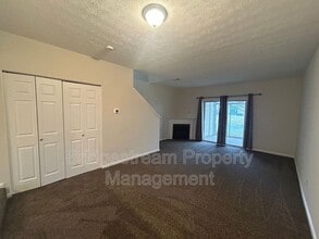 9306 Captiva Bay Dr in Miamisburg, OH - Building Photo - Building Photo