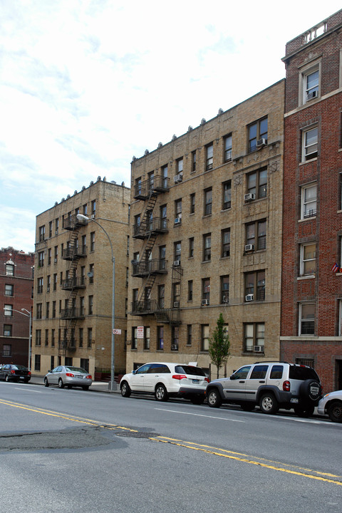 2552 University Ave in Bronx, NY - Foto de edificio