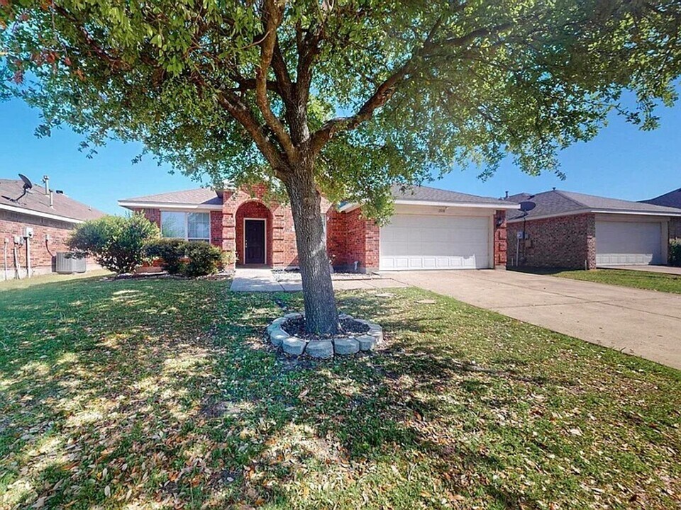 1518 Vista Ridge Dr in Forney, TX - Building Photo