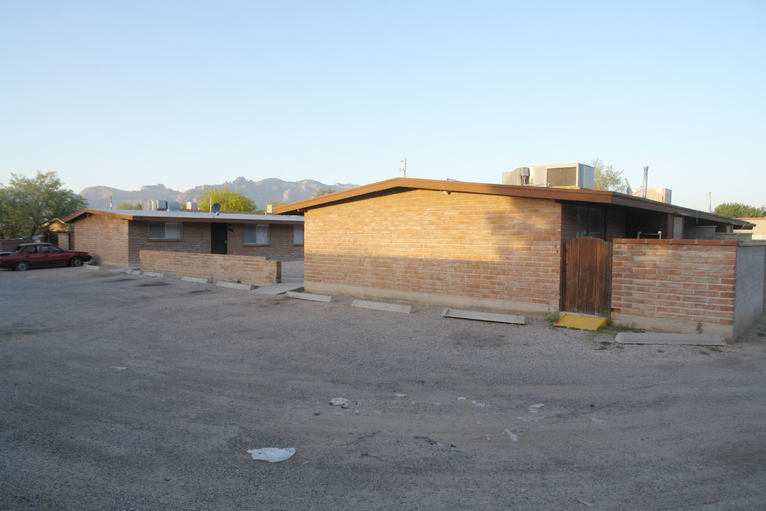 3702-3712 N 4th Ave in Tucson, AZ - Building Photo