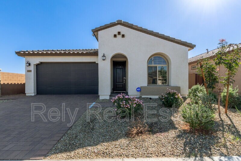 11207 W Luxton Ln in Tolleson, AZ - Building Photo