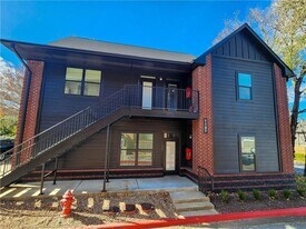 1137 N Leverett Ave in Fayetteville, AR - Building Photo