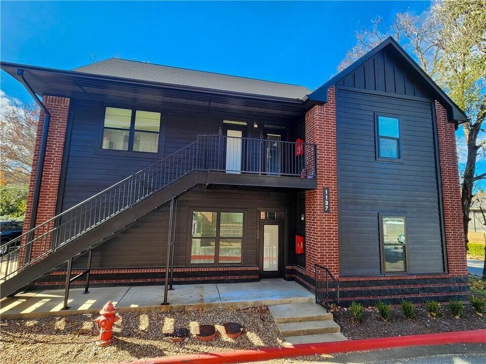 1137 N Leverett Ave in Fayetteville, AR - Foto de edificio