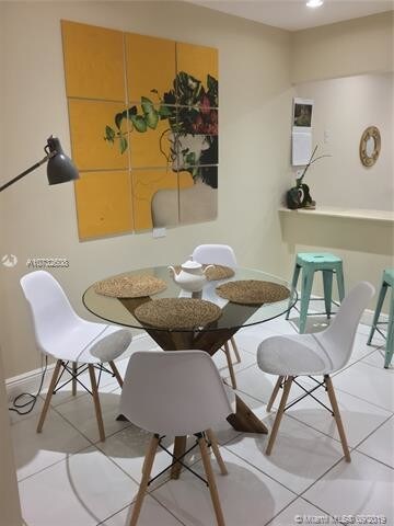 2324 Van Buren St-Unit -103 in Hollywood, FL - Building Photo - Building Photo