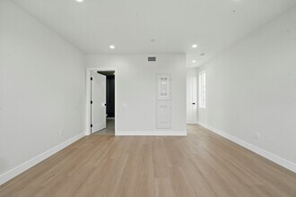 8234 Blackburn Ave in Los Angeles, CA - Building Photo - Building Photo