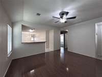 5913 Abby Ann Ln in Austin, TX - Foto de edificio - Building Photo