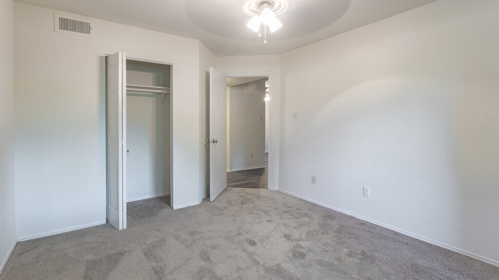 Legends At The Beach Apartments in Virginia Beach, VA