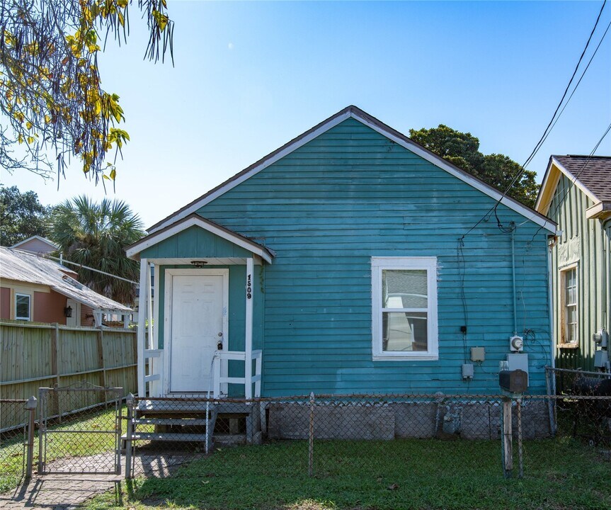 1509 J H Clouser St in Galveston, TX - Building Photo