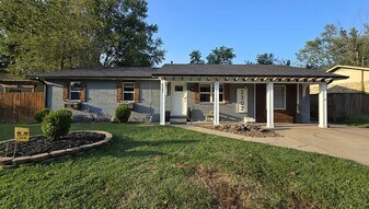2307 Beth Ln in Bentonville, AR - Building Photo