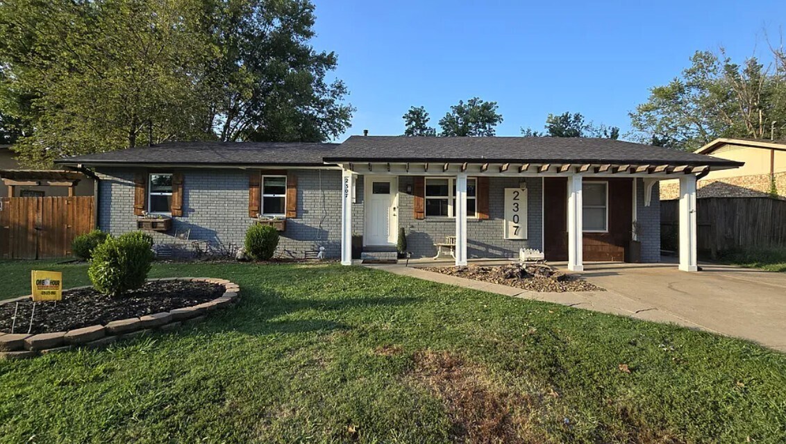 2307 Beth Ln in Bentonville, AR - Building Photo