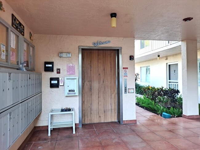 6795 Huntington Ln in Delray Beach, FL - Building Photo - Building Photo