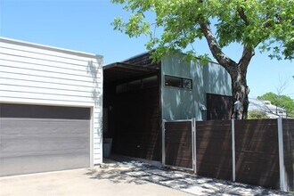 3700 Garden Villa Ln in Austin, TX - Building Photo - Building Photo